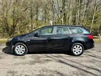 Used Vauxhall Astra Design Edition 136 HP (100 kW) 2014 Black Estate