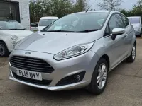 Second-hand Ford Fiesta Zetec 2015 Argintiu Hatchback