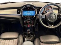Używany Mini Cooper Exclusive 134 KM (98 kW) 2023 Czarny Hatchback