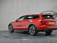 Used Volvo V60 CC 250 HP (183 kW) 2021 Red Estate