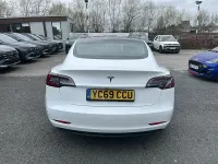Begagnad Tesla Model 3 Standard Range Plus 177 kW (241 HK) 2019 Vit Sedan