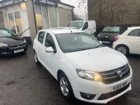 Używany Dacia Sandero Lauréate 90 KM (66 kW) 2015 Biały Hatchback