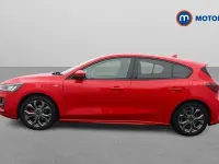 Second-hand Ford Focus ST-Line 155 CP (114 kW) 2024 Roșu Hatchback