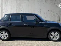 Usado Mini Cooper Classic 134 HP (98 kW) 2023 Preto Citadino