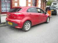 Usado Kia Rio 82 HP (60 kW) 2017 Vermelho Citadino
