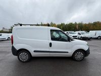 Begagnad Fiat Doblò 90 HK (66 kW) 2016 Vit Minibuss