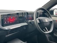 Used Vauxhall Astra GS Line 131 HP (96 kW) 2022 White Hatchback