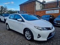 Used Toyota Auris Multidrive S 132 HP (97 kW) 2013 White Hatchback