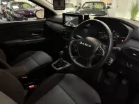 Używany Dacia Jogger Extreme 140 KM (102 kW) 2024 Czarny Minivan