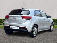 Begagnad Kia Rio 2023 Silver Halvkombi