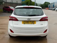Used Hyundai i30 Premium 2016 White Estate