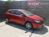 Used Toyota Auris Plus 101 HP (74 kW) 2014 Red Hatchback