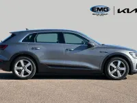 Begagnad Audi e-tron Business 300 kW (408 HK) 2022 Grå SUV