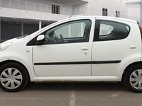 Used Peugeot 107 Active 68 HP (50 kW) 2013 White Hatchback