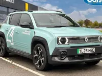 Used Renault 4 E-Tech Komfort 110 kW (150 HP) 2025 Green SUV