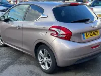Second-hand Peugeot 208 Allure 2013 Roz Hatchback