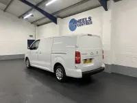Gebraucht Vauxhall Vivaro Sportive 100 PS (73 kW) 2023 Weiß Van / Kleinbus