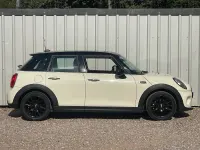 Used Mini Cooper Hatch 134 HP (98 kW) 2016 White Hatchback