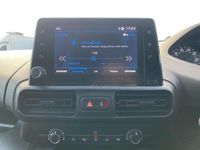 Gebraucht Peugeot Partner Premium 100 PS (73 kW) 2022 Weiß Van / Kleinbus