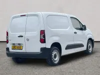 Used Vauxhall Combo 99 HP (72 kW) 2022 White MPV