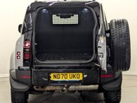 Używany Land Rover Defender SE 249 KM (183 kW) 2023 SUV