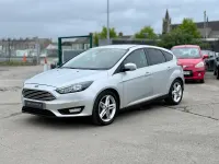 Usado Ford Focus Zetec 125 HP (91 kW) 2016 Prateado Citadino