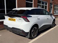 Begagnad MG MG4 EV SE 319 kW (435 HK) 2023 Vit Halvkombi