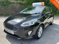 Usado Ford Fiesta Zetec 100 CV (73 kW) 2019 Negro Utilitario