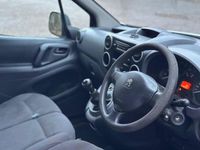 Used Peugeot Partner 90 HP (66 kW) 2014 White MPV