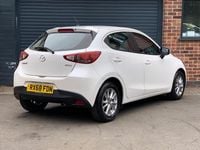 Begagnad Mazda 2 2018 Vit Halvkombi