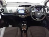 Used Toyota Yaris Hybrid 100 HP (73 kW) 2019 Red Hatchback