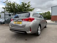 Used Toyota Auris Multidrive S 132 HP (97 kW) 2014 Bronze Estate
