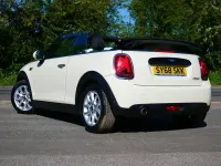Usado Mini Cooper Cabriolet 136 HP (100 kW) 2018 Branco Cabrios