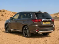 Używany Mitsubishi Outlander P-HEV 200 KM (147 kW) 2016 Brązowy SUV