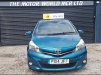 Begagnad Toyota Yaris Plus 2014 Blå Halvkombi