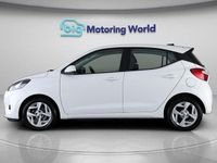 Used Hyundai i10 SE 67 HP (49 kW) 2023 White Hatchback