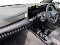 Second-hand VW Golf VIII R-line 150 CP (110 kW) 2025 Negru Hatchback
