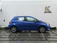 Used Toyota Yaris Hybrid 100 HP (73 kW) 2017 Blue Hatchback