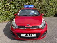 Usado Kia Rio 85 CV (62 kW) 2012 Rojo Utilitario