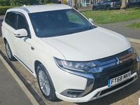 Used Mitsubishi Outlander P-HEV 177 HP (130 kW) 2018 White Estate