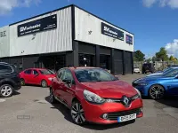 Used Renault Clio Dynamique 90 HP (66 kW) 2015 Red Hatchback