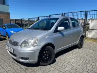 Usado Toyota Yaris 2005 Prateado Citadino