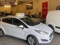 Used Ford Fiesta Zetec 75 HP (55 kW) 2015 White Hatchback