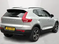 Usado Volvo XC40 Plus 161 CV (118 kW) 2023 Plateado SUV