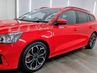 Used Ford Focus ST-Line X 120 HP (88 kW) 2019 Red Estate