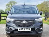 Second-hand Vauxhall Combo 100 CP (73 kW) 2023 Negru Monovolum