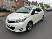 Begagnad Toyota Yaris 99 HK (72 kW) 2014 Vit Halvkombi