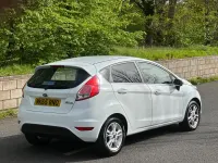 Używany Ford Fiesta Zetec 2015 Biały Hatchback