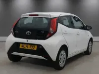 Second-hand Toyota Aygo X-play 71 CP (52 kW) 2021 Alb Hatchback