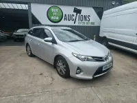 Used Toyota Auris 90 HP (66 kW) 2014 Silver Estate